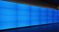 seamless synchronized video display